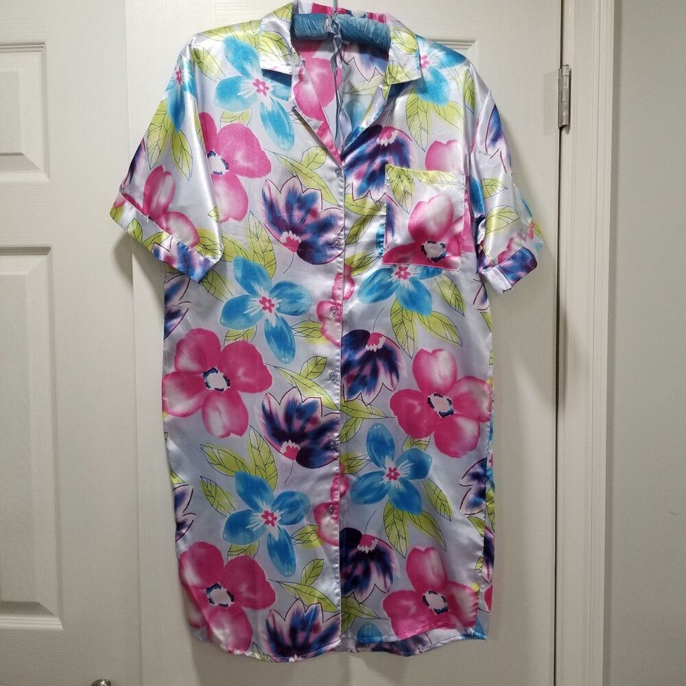 Vintage Womans shirt floral Soho by Claudio Nucci size m 100% polyester